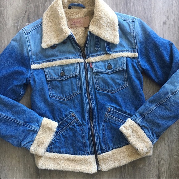 Levi's Jackets & Blazers - Levis sherpa lined denim trucker jacket S